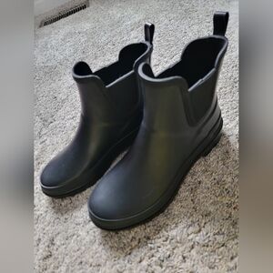 Time and Tru women's black rubber rain boots size 6 NWOT!